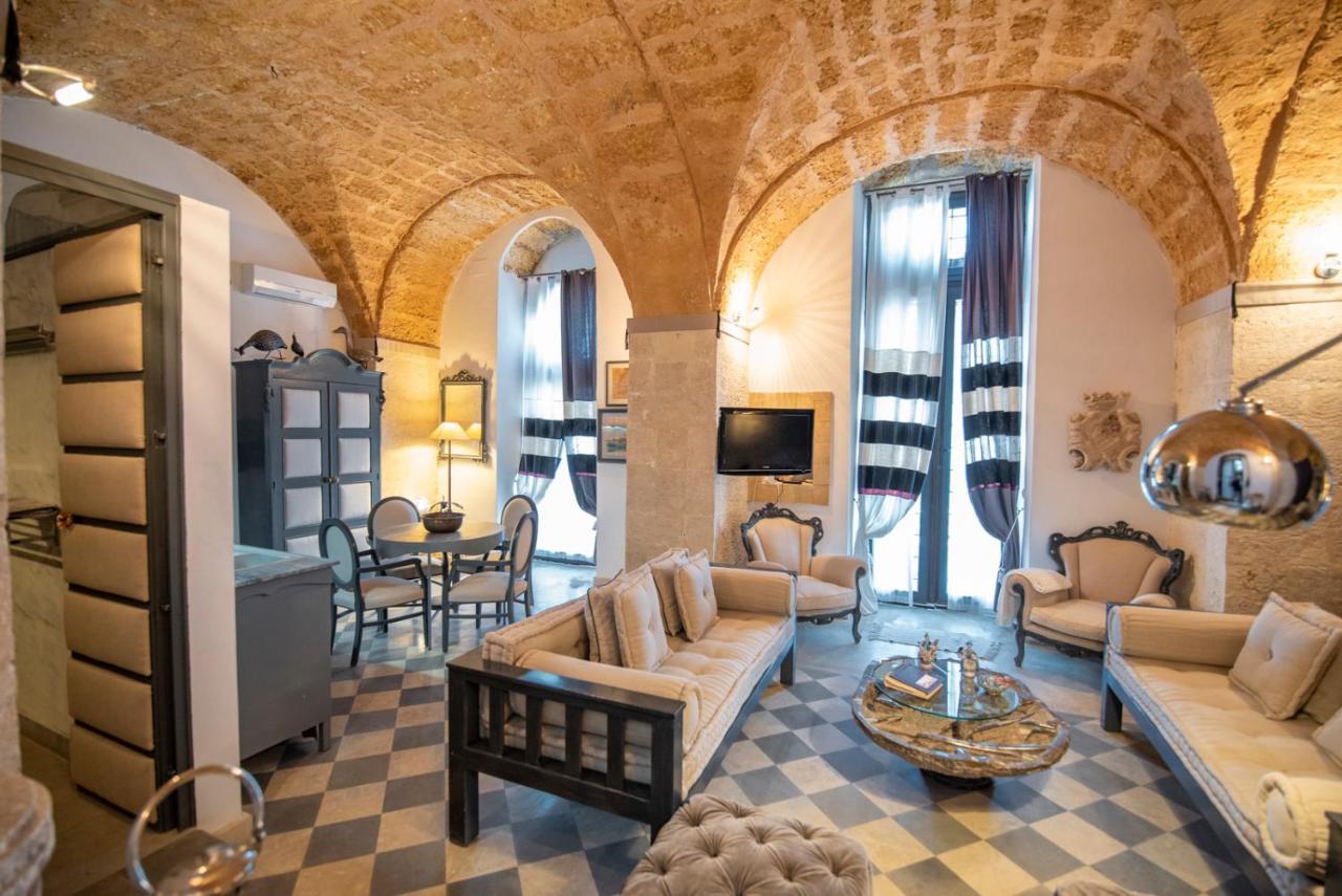 Apartament Maniace