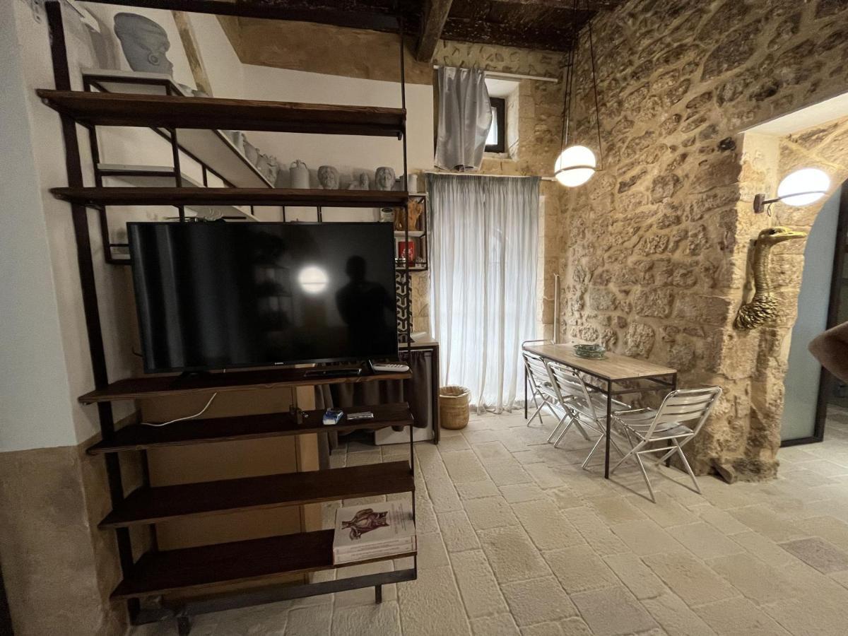 Apartament Maniace *